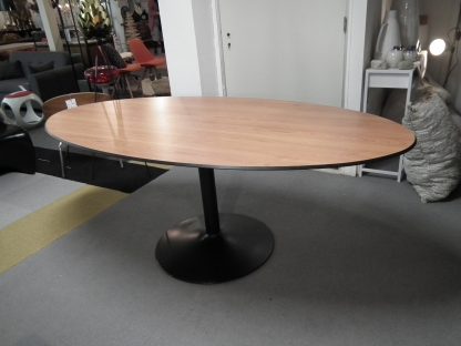 Ovale houten tafel