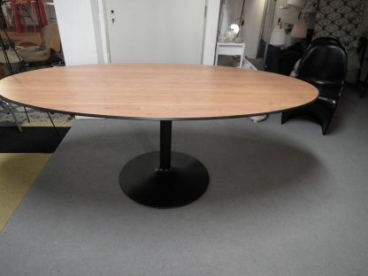 Ovale houten tafel