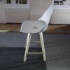 Witte barkruk kruis
