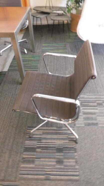 Vitra Eames EA 108, grijs Hopsak, Chroom - Afbeelding 7
