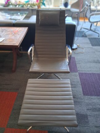 1x Vitra Eames EA 124 + 125 Set Groen/Grijs Leer – Chroom